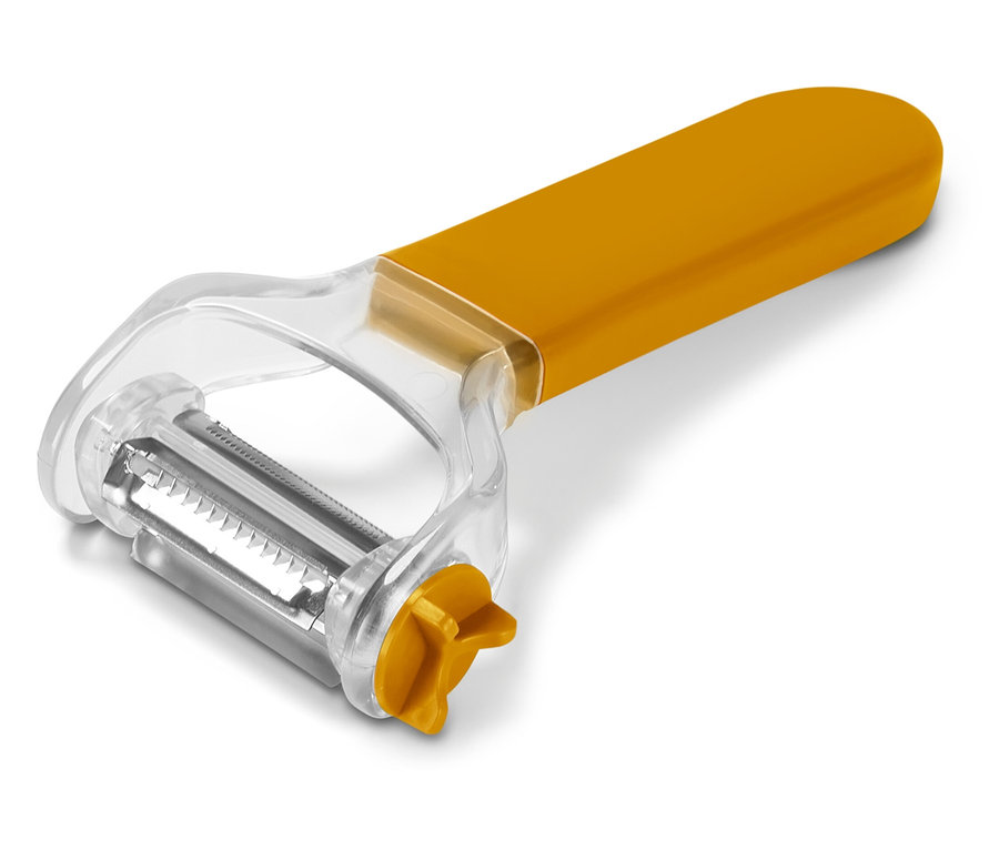 Beyaz arka planda şeffaf plastik kapaklı sarı renkli sebze soyucu.