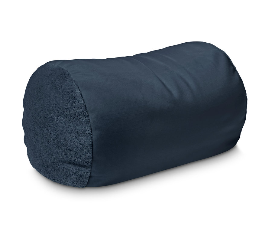 Beyaz arka planda mavi bir rahatlama yastığı.